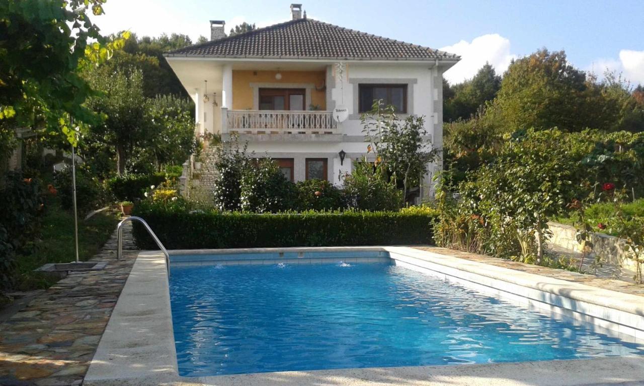 Villa Con Piscina En Panton Ribeira Sacra Galicia Ideal Para Familias Luaran gambar
