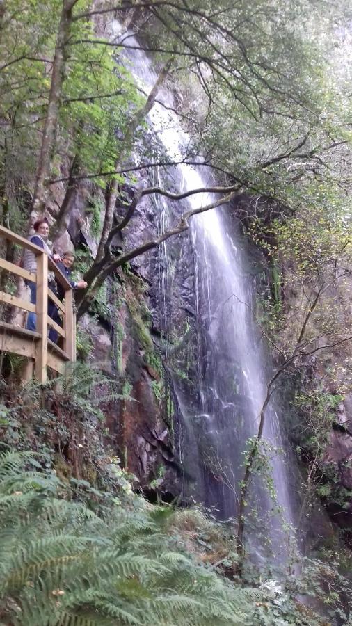 Villa Con Piscina En Panton Ribeira Sacra Galicia Ideal Para Familias Luaran gambar
